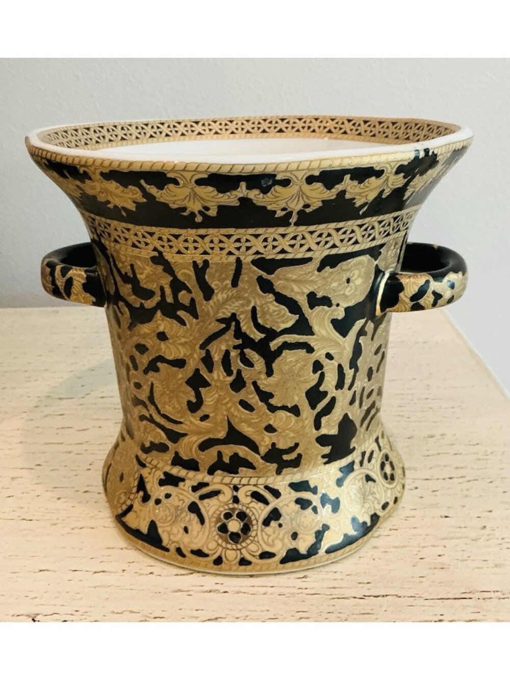 Vintage Black and Gold Chinoiserie Style Ceramic Cachepot Planter Jardiniere 7.5
